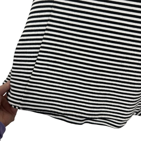 Express Women’s Mixed Stripe Skater Flare Mini Skirt Black/White 2 - Picture 4 of 9